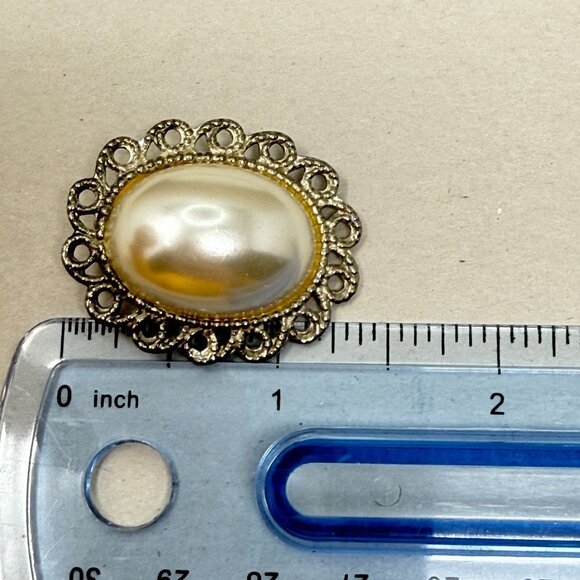 Vintage Filigree Brooch Classic Style‎ Imitation Pearl Gold Tone Retro - Picture 8 of 9